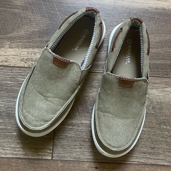 Magellan Outdoors Slip on Deck Shoes Sz Youth 2 - Picture 6 of 8